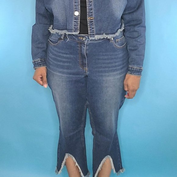 Women Cropped Frayed Leg Dark Jeans Blue Size 32" - Picture 1 of 3